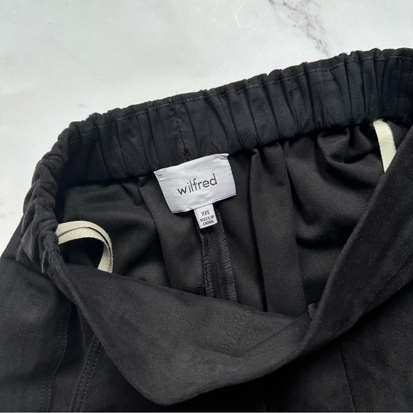 Aritzia Wilfred Black Boissier High Waisted Shorts - Picture 5 of 16